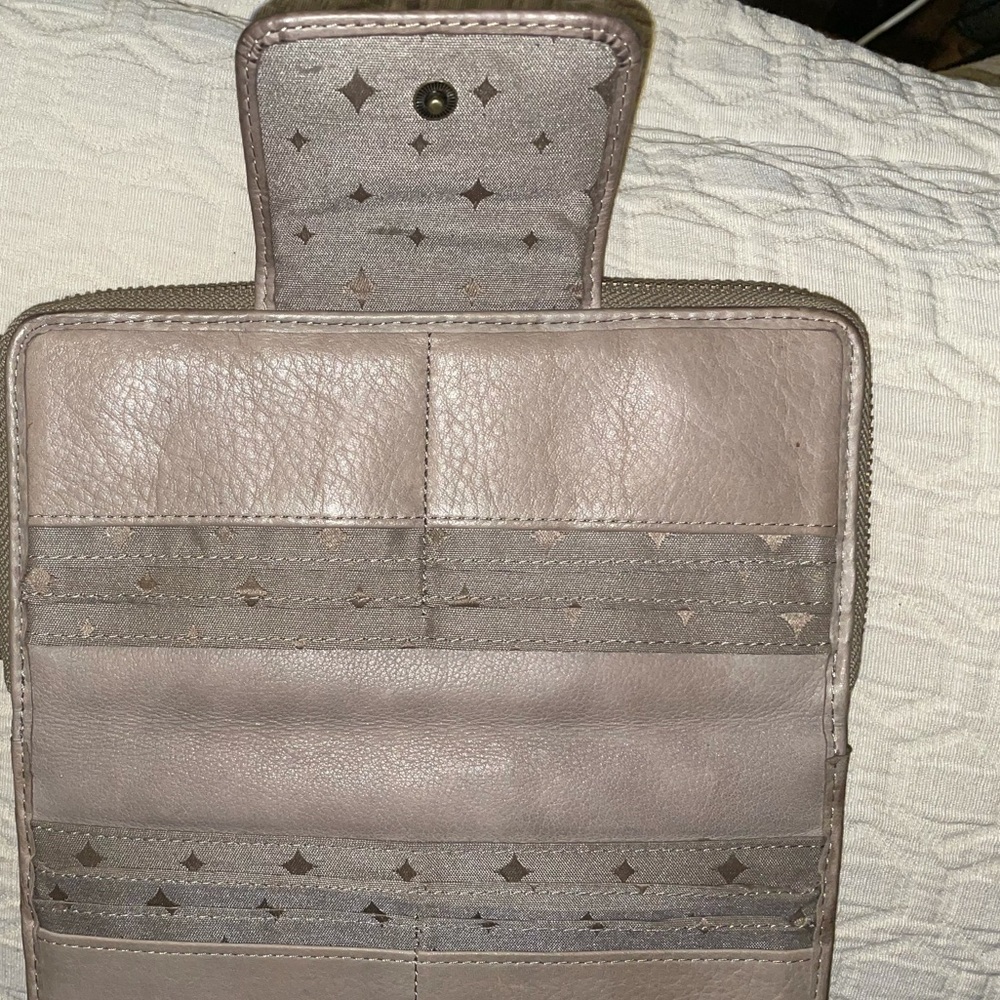 Lovely Fossil Wallet Neutral Metallic Gorgeous Color Pallet. - Picture 5 of 14